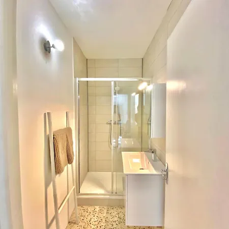 De Centre-ville Apartment